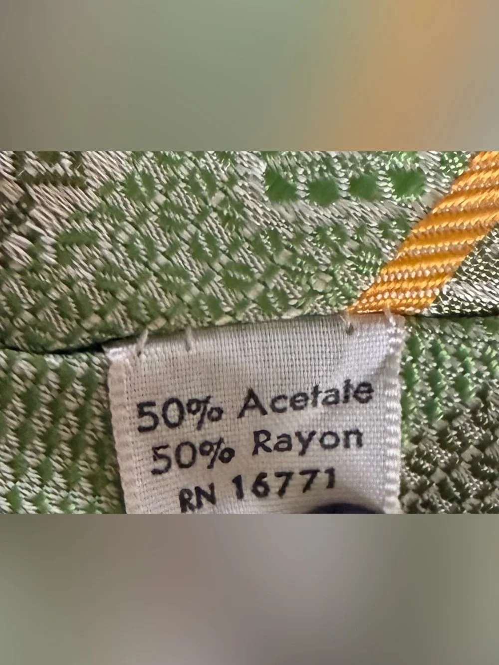 Green and Gold Patterned Men’s Tie 48’ x 3’